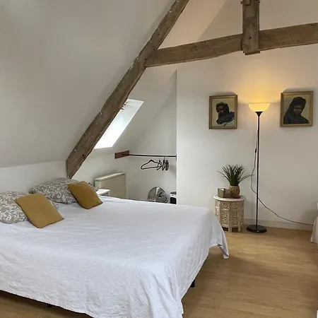 Panzió Le Manoir Des Doyens Loft - Sleeps 8 - D-day Museum On-site - Minute Walk To Commonwealth Cemetery! 4*