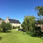 Le Manoir Des Doyens Loft - Sleeps 8 - D-day Museum On-site - Minute Walk To Commonwealth Cemetery! Bed & Breakfast Saint-Loup-Hors
