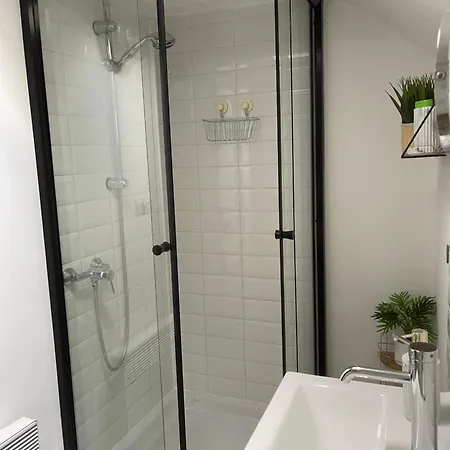 فندق مبيت وإفطار Le Manoir Des Doyens Loft - Sleeps 8 - D-day Museum On-site - Minute Walk To Commonwealth Cemetery! Saint-Loup-Hors