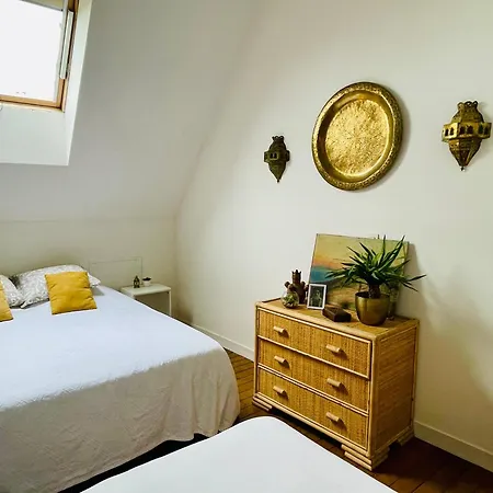 Le Manoir Des Doyens Loft - Sleeps 8 - D-day Museum On-site - Minute Walk To Commonwealth Cemetery! Bed and breakfast Saint-Loup-Hors