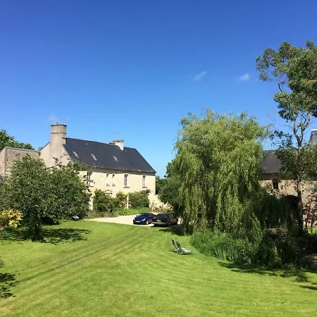 Le Manoir Des Doyens Loft - Sleeps 8 - D-day Museum On-site - Minute Walk To Commonwealth Cemetery! Bed & Breakfast Saint-Loup-Hors