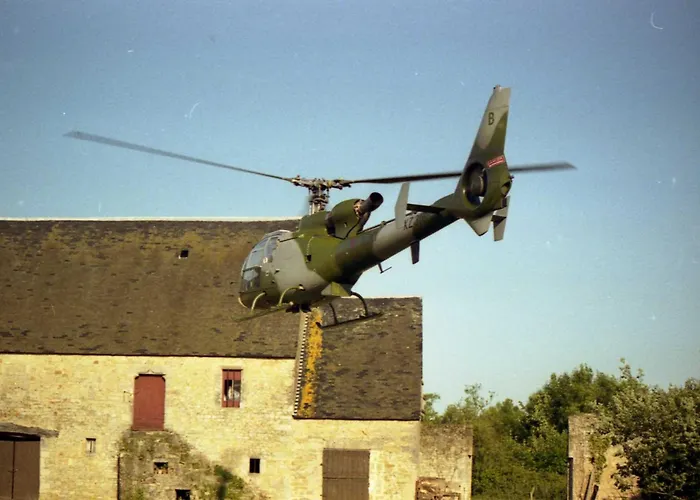 Le Manoir Des Doyens Loft - Sleeps 8 - D-day Museum On-site - Minute Walk To Commonwealth Cemetery! Bed and breakfast Saint-Loup-Hors