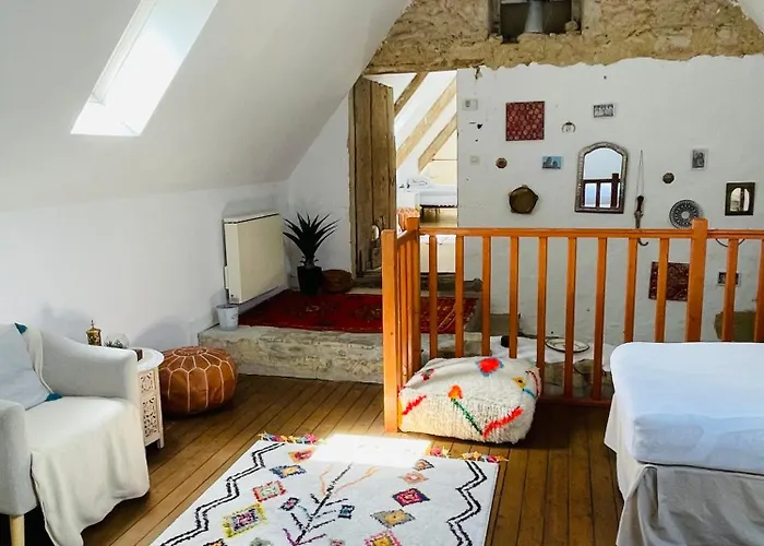 Le Manoir Des Doyens Loft - Sleeps 8 - D-day Museum On-site - Minute Walk To Commonwealth Cemetery! Saint-Loup-Hors