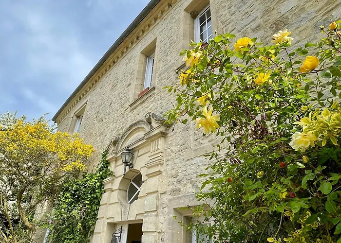 Le Manoir Des Doyens Loft - Sleeps 8 - D-day Museum On-site - Minute Walk To Commonwealth Cemetery! Saint-Loup-Hors