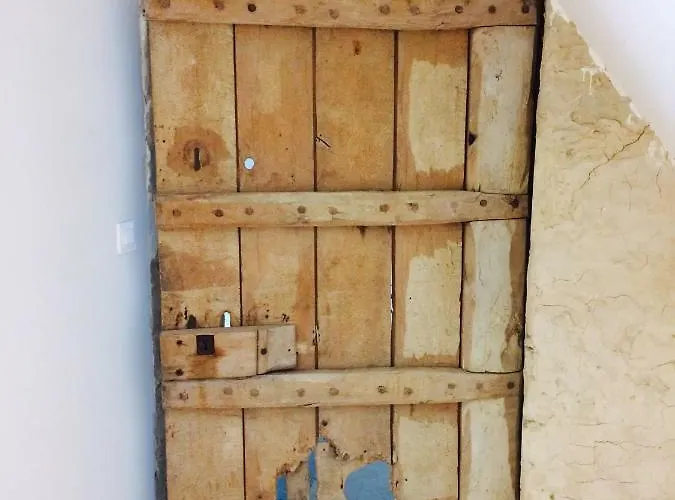 Le Manoir Des Doyens Loft - Sleeps 8 - D-day Museum On-site - Minute Walk To Commonwealth Cemetery! Bed and breakfast Saint-Loup-Hors