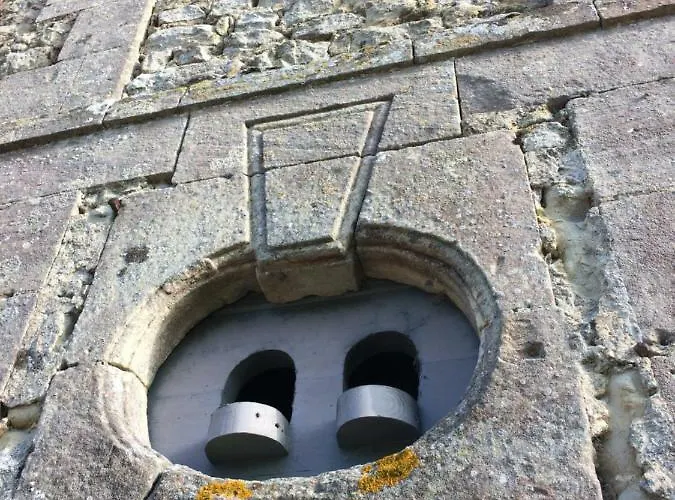 Le Manoir Des Doyens Loft - Sleeps 8 - D-day Museum On-site - Minute Walk To Commonwealth Cemetery! Bed and breakfast 4*